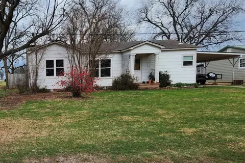 701 S Main St, Grandfield, OK 73546