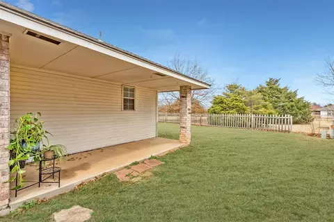 Exterior - 1925 Olde School Rd, Edmond, OK 73012 photo 3 of 3