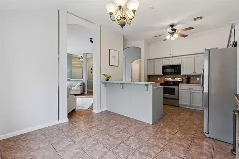 Kitchen - 1925 Olde School Rd, Edmond, OK 73012 photo 6 of 6