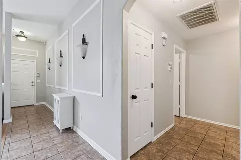 Entry Way - 1925 Olde School Rd, Edmond, OK 73012 photo 2 of 2