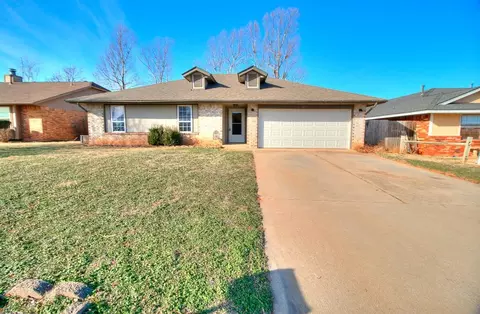 917 N Crystal Way, Mustang, OK 73064