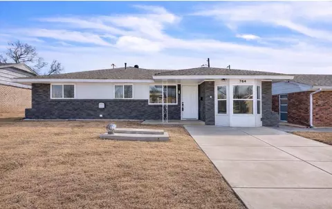 764 SW 3rd St, Moore, OK 73160