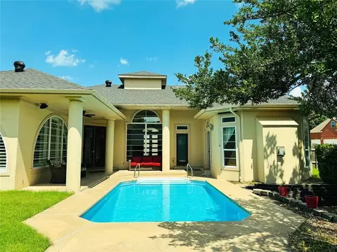 Exterior - 1004 Reginald Dr, Norman, OK 73072 photo 6 of 7