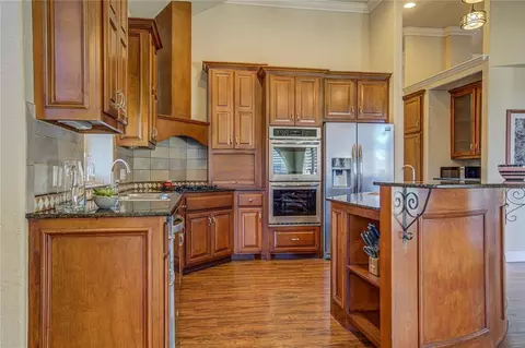 Kitchen - 1004 Reginald Dr, Norman, OK 73072 photo 3 of 9
