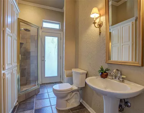 Bath - 1004 Reginald Dr, Norman, OK 73072 photo 2 of 6