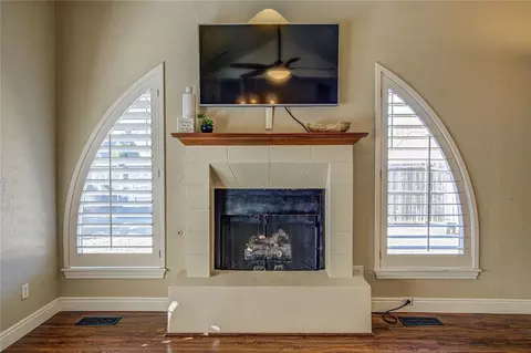 Living - 1004 Reginald Dr, Norman, OK 73072 photo 5 of 8