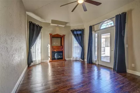 Living - 1004 Reginald Dr, Norman, OK 73072 photo 7 of 8