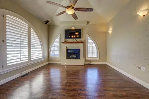 Living - 1004 Reginald Dr, Norman, OK 73072 photo 2 of 8