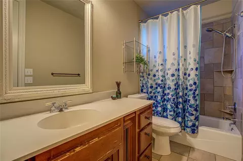 Bath - 1004 Reginald Dr, Norman, OK 73072 photo 1 of 6