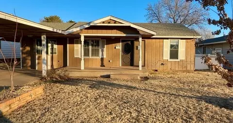 1009 W D Ave, Elk City, OK 73644