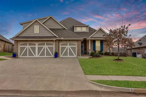 3132 Hunter Crest Dr, Edmond, OK 73034
