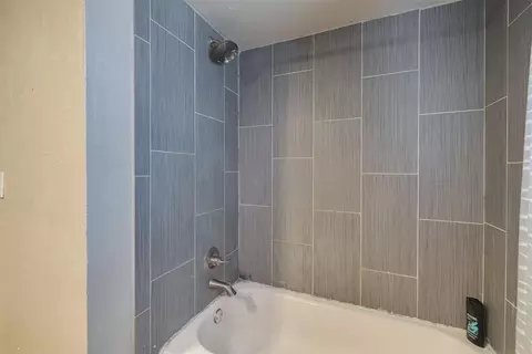 Bath - 3501 Necia St, Moore, OK 73160 photo 3 of 3
