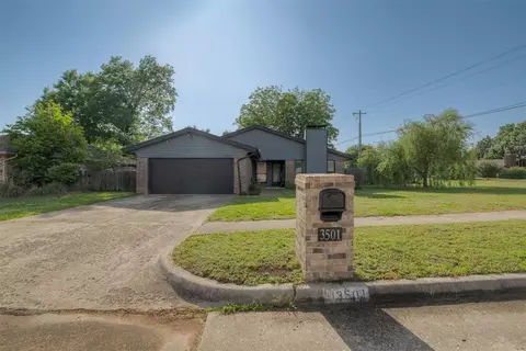 Exterior - 3501 Necia St, Moore, OK 73160 photo 2 of 3