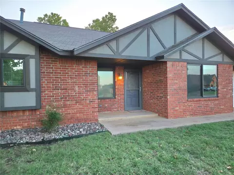 Exterior - 605 Hayes St, Altus, OK 73521 photo 2 of 5