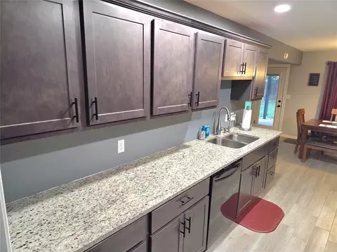 Kitchen - 605 Hayes St, Altus, OK 73521 photo 3 of 3