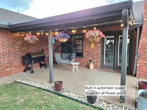 Exterior - 605 Hayes St, Altus, OK 73521 photo 3 of 5