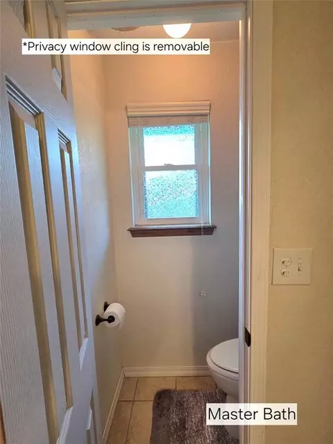 Bath - 605 Hayes St, Altus, OK 73521 photo 5 of 9