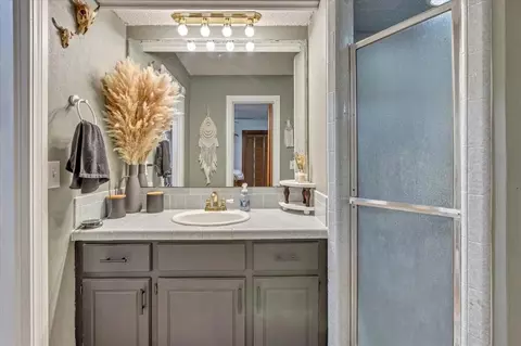 Bath - 704 Cedar Springs Dr, Tuttle, OK 73089 photo 2 of 3