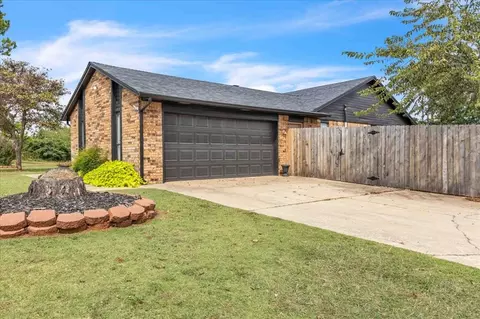 Exterior - 704 Cedar Springs Dr, Tuttle, OK 73089 photo 2 of 11