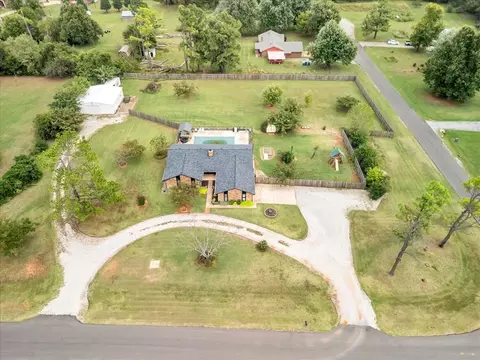View/Area - 704 Cedar Springs Dr, Tuttle, OK 73089 photo 4 of 5
