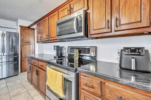 Kitchen - 704 Cedar Springs Dr, Tuttle, OK 73089 photo 2 of 3