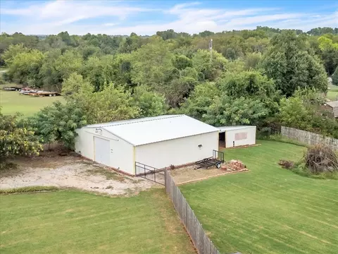 View/Area - 704 Cedar Springs Dr, Tuttle, OK 73089 photo 3 of 5
