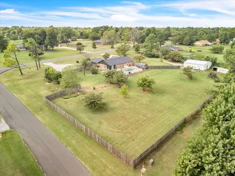 View/Area - 704 Cedar Springs Dr, Tuttle, OK 73089 photo 2 of 5