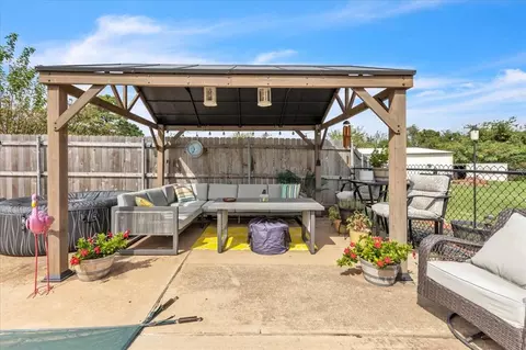 Exterior - 704 Cedar Springs Dr, Tuttle, OK 73089 photo 4 of 11