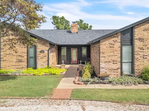 Exterior - 704 Cedar Springs Dr, Tuttle, OK 73089 photo 11 of 11