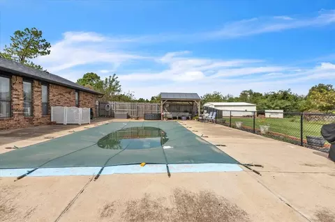 Exterior - 704 Cedar Springs Dr, Tuttle, OK 73089 photo 5 of 11
