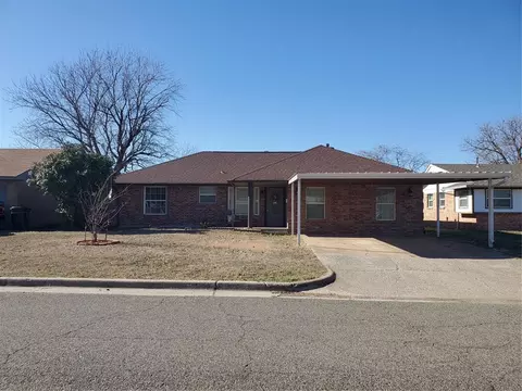 1205 S Howard Ave, Moore, OK 73160