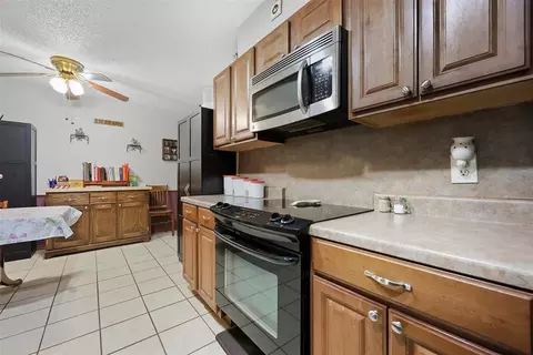 Kitchen - 508 N Buchanan St, Crescent, OK 73028 photo 2 of 4
