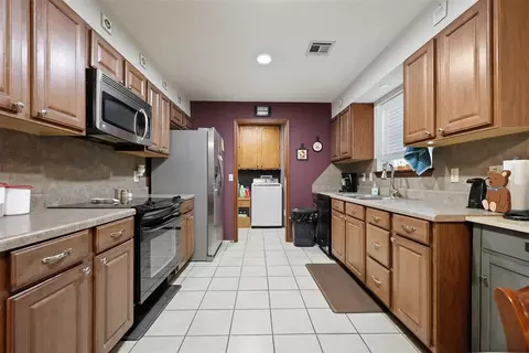 Kitchen - 508 N Buchanan St, Crescent, OK 73028 photo 1 of 4