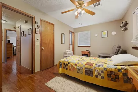 Bedroom - 508 N Buchanan St, Crescent, OK 73028 photo 2 of 5