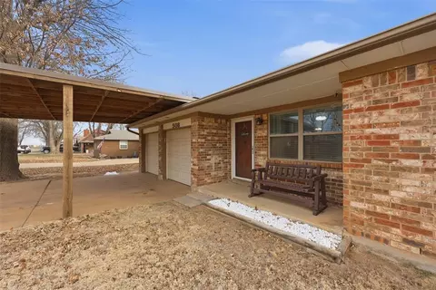 Exterior - 508 N Buchanan St, Crescent, OK 73028 photo 2 of 7