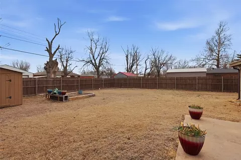 Exterior - 508 N Buchanan St, Crescent, OK 73028 photo 6 of 7