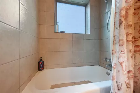 Bath - 508 N Buchanan St, Crescent, OK 73028 photo 3 of 3