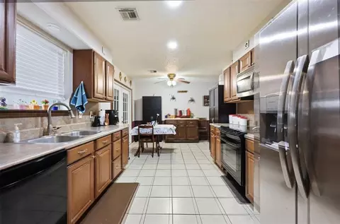 Kitchen - 508 N Buchanan St, Crescent, OK 73028 photo 4 of 4