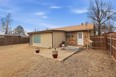 Exterior - 508 N Buchanan St, Crescent, OK 73028 photo 3 of 7