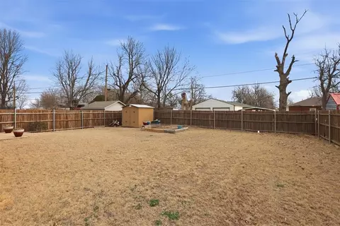Exterior - 508 N Buchanan St, Crescent, OK 73028 photo 5 of 7