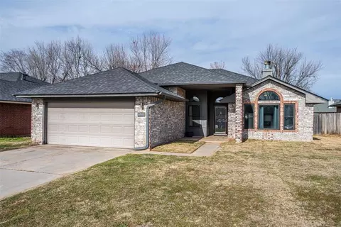 605 Verreaux Dr, Norman, OK 73072