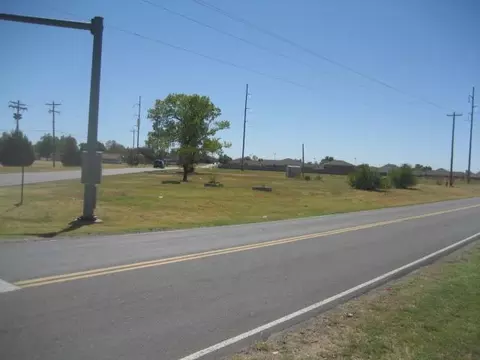 2524 S Eastern Ave, Moore, OK 73160