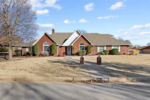 1900 Pamela Ln, Weatherford, OK 73096