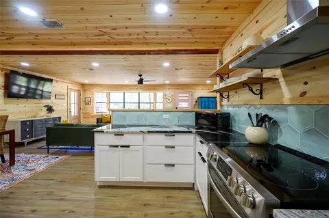 Kitchen - 180 Johnboat Ln, Broken Bow, OK 74728 photo 6 of 8