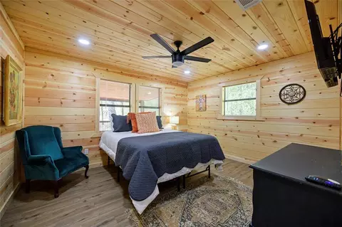 Bedroom - 180 Johnboat Ln, Broken Bow, OK 74728 photo 1 of 9
