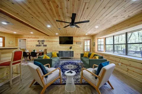 Living - 180 Johnboat Ln, Broken Bow, OK 74728 photo 2 of 7