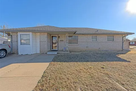 102 N Dillon Ave, Moore, OK 73160