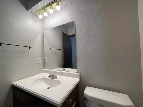 Bath - 19 Echo Ln, Harrah, OK 73045 photo 5 of 5