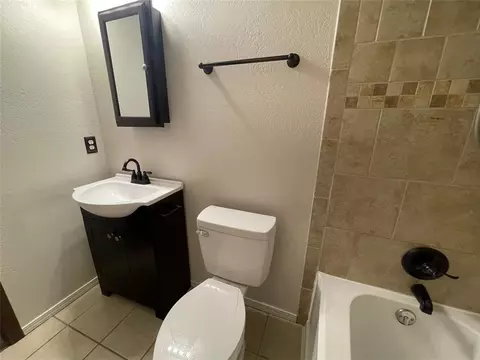 Bath - 19 Echo Ln, Harrah, OK 73045 photo 3 of 5
