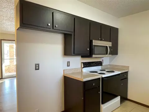 Kitchen - 19 Echo Ln, Harrah, OK 73045 photo 1 of 2